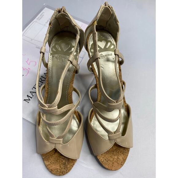 Fergalicious Hess T Sandals Size 8M Taupe Block Heel - Picture 2 of 6